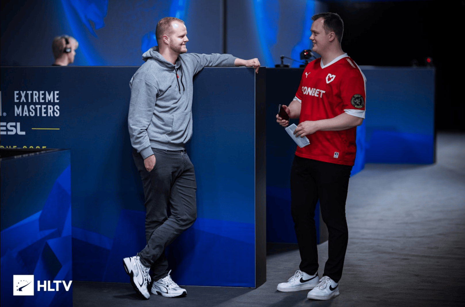 官宣：sycrone与Xyp9x续约MOUZ