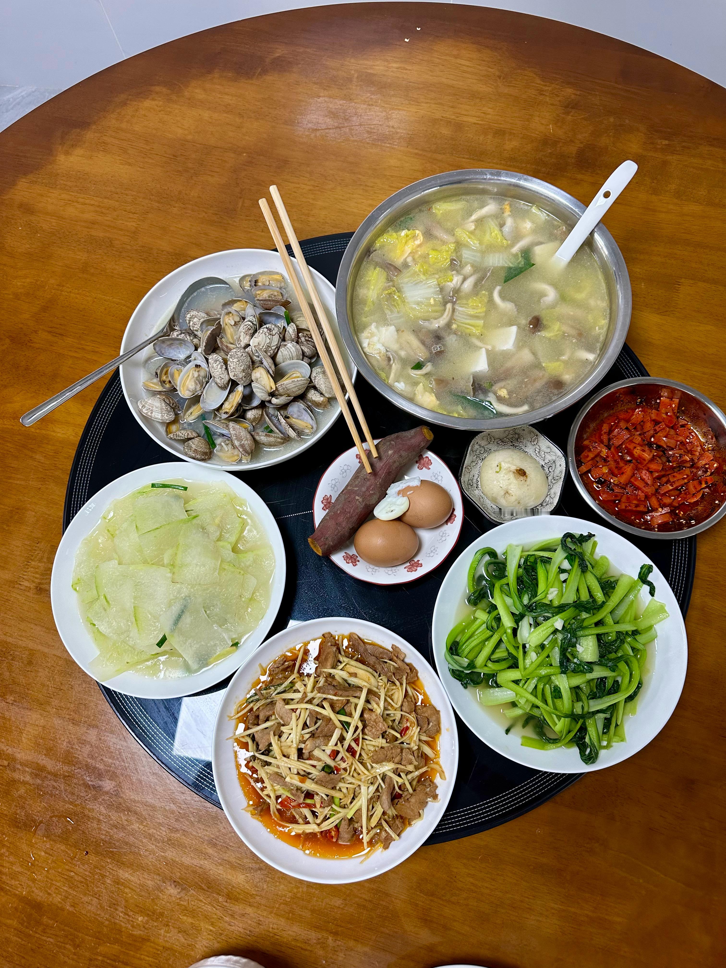 会议结束赶紧吃饭，用脑过度饿的也比较快[干饭人]  ​​​