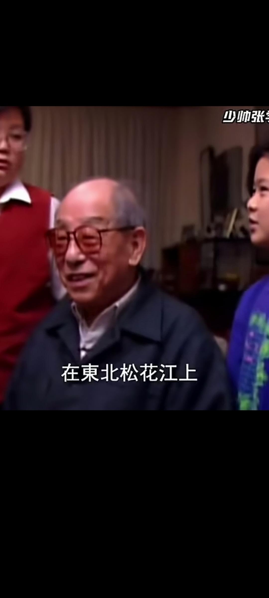张学良真的是认识到了自己的错误，一次记者采访他时，旁边小女孩唱起了《松花江上》这