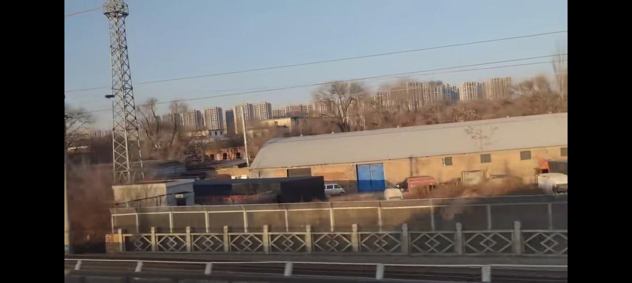 我这是什么病？
不知为什么，我喜欢看风景，每当坐火车，我靠着窗。从车出发，我就在