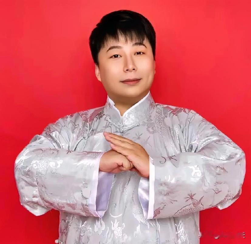 昨晚德云社郑好被抬后，好多人涌入郑好徒弟的直播间。小徒弟见一下子来了1000多人