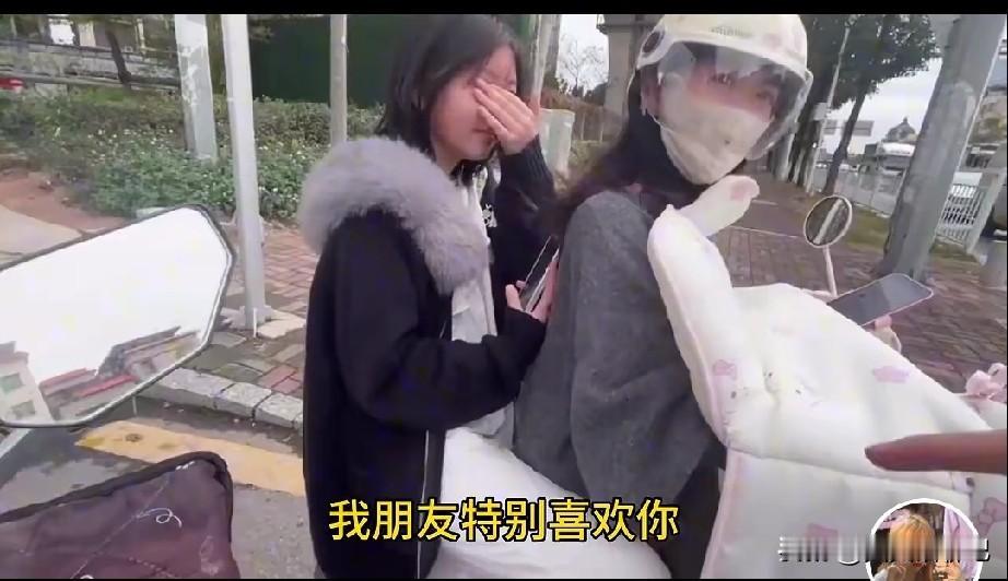 网上看到一过路青年，
主动和一对母子互动，
要联系加微信，
在我看来，
这样的做