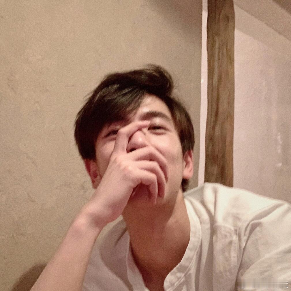 张凌赫[超话]  古早味｜张凌赫张凌赫｜ ​​​
