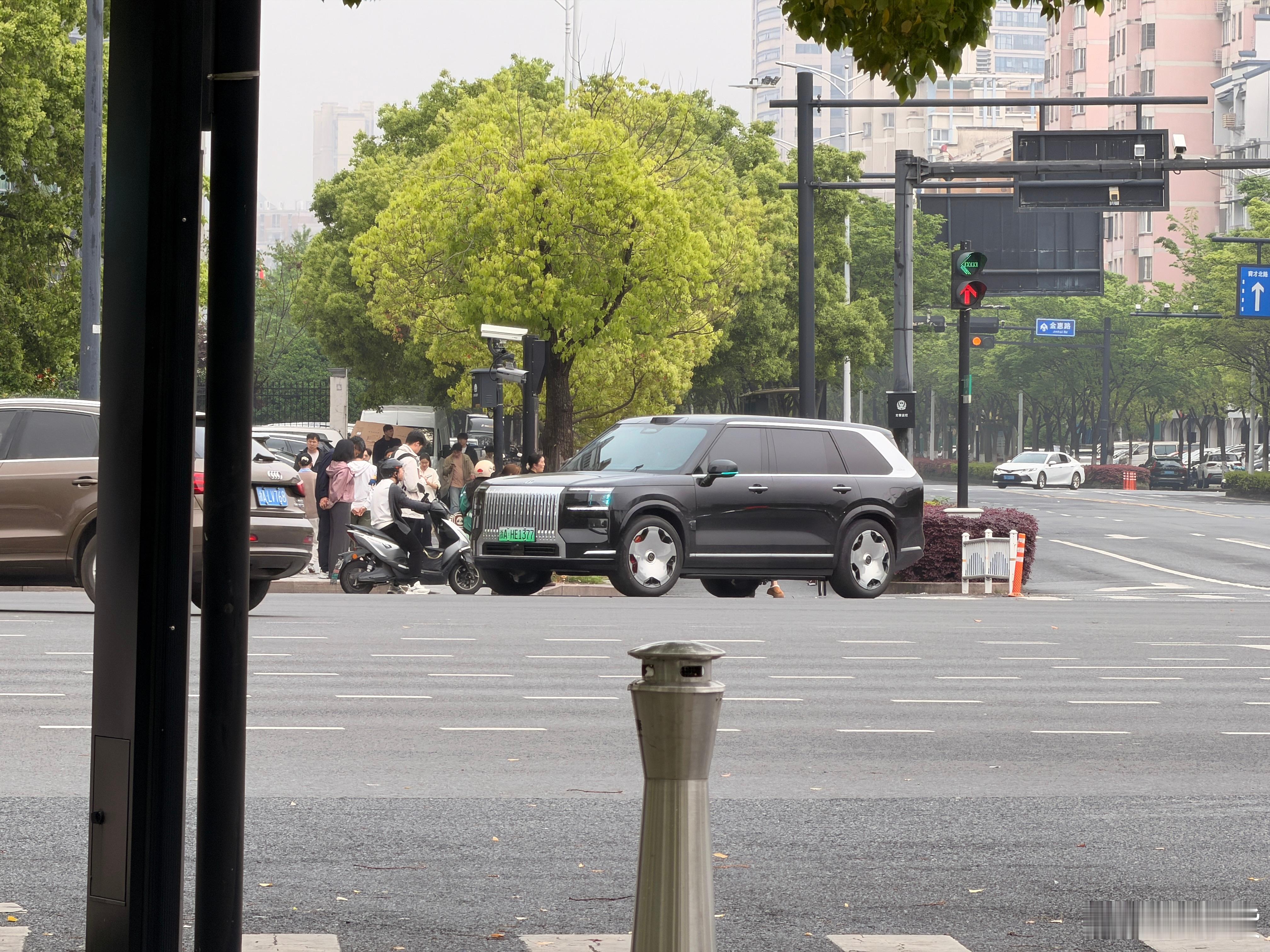 偶遇极氪9x重新定义旗舰suv 老板啥时候换9X H9 一起跑 萝卜车懒博小课堂