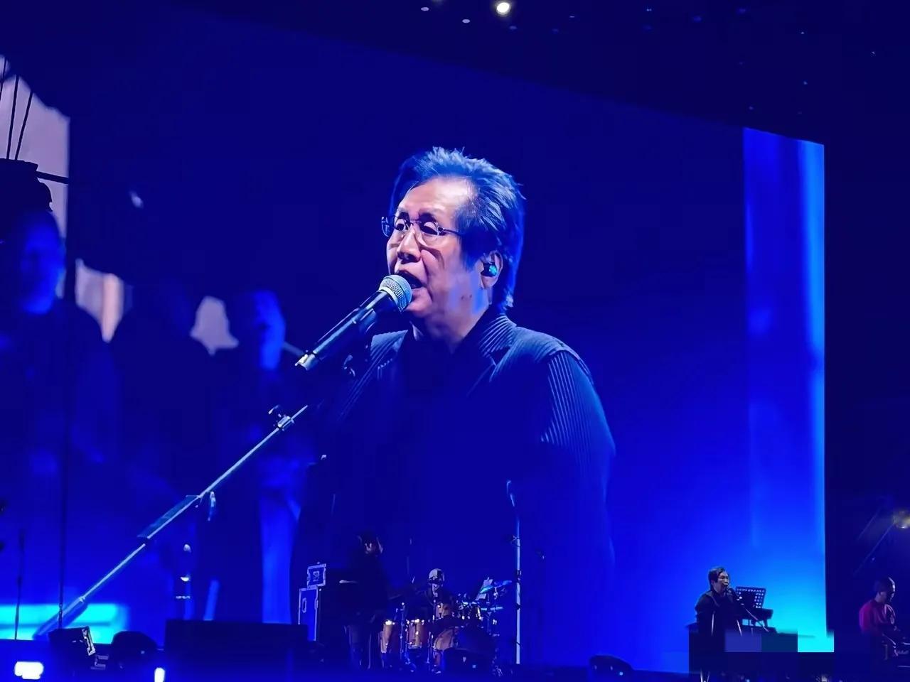 这现世报来得也太快了！郑智化刚喊完“赚钱不能丢立场”，成都武汉演唱会就被票务平台