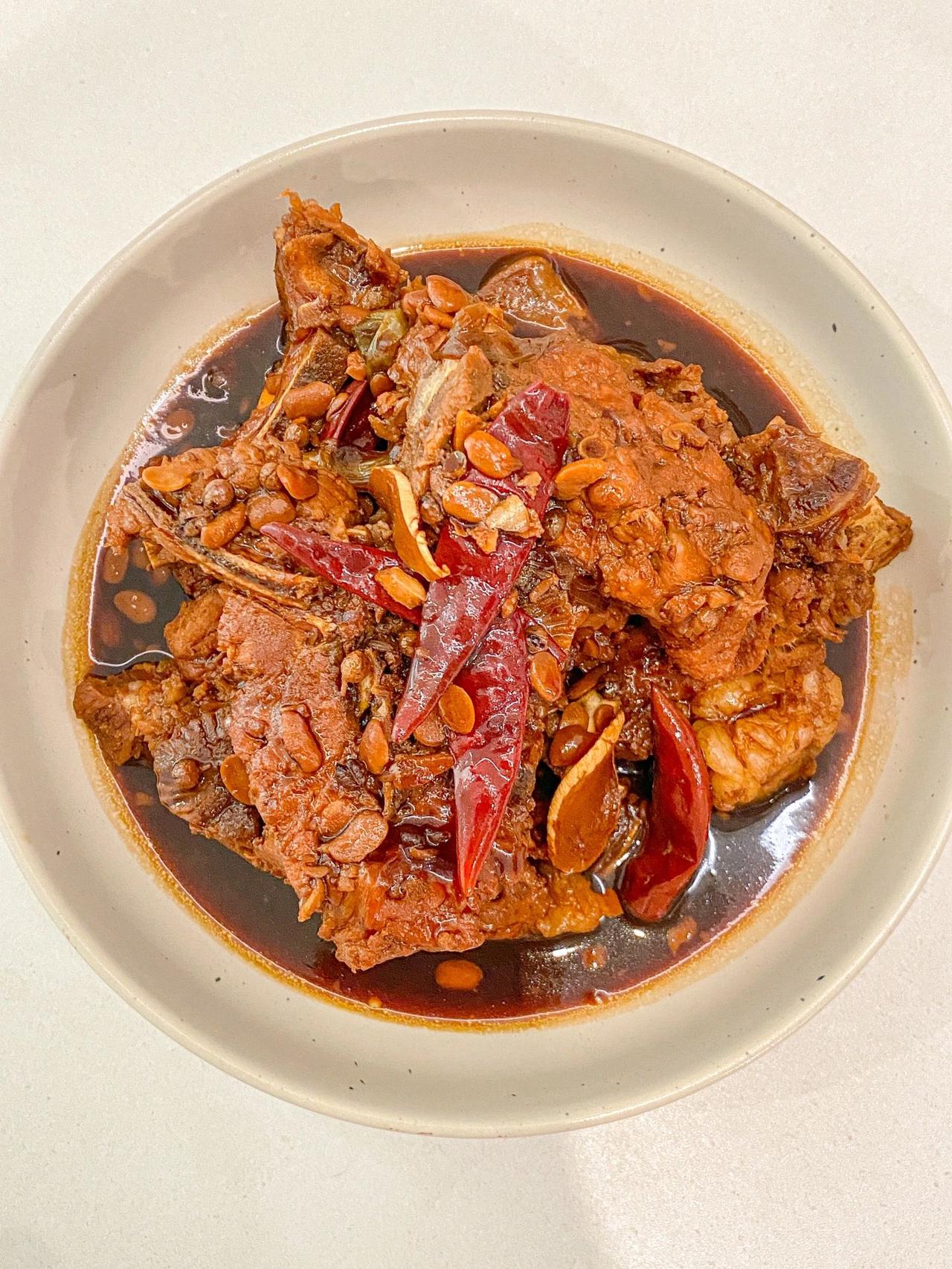 秘制大酱骨，大口吃肉的快乐，我能一直吃
买回来的骨头这样做！酱香浓郁，软烂入味，