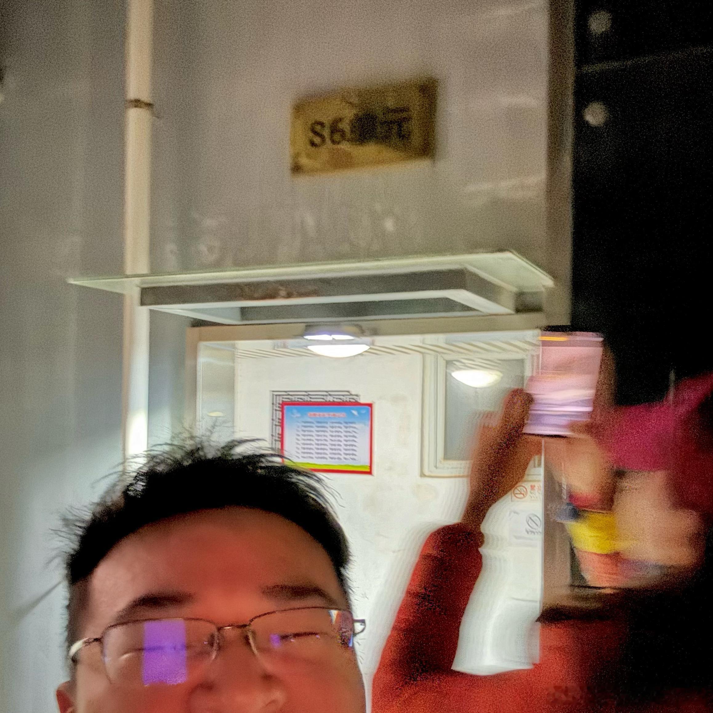 晚上和吃完饭说送他回家，这人非说自己住86单元？？！我跟说知道有8单元，也听说过