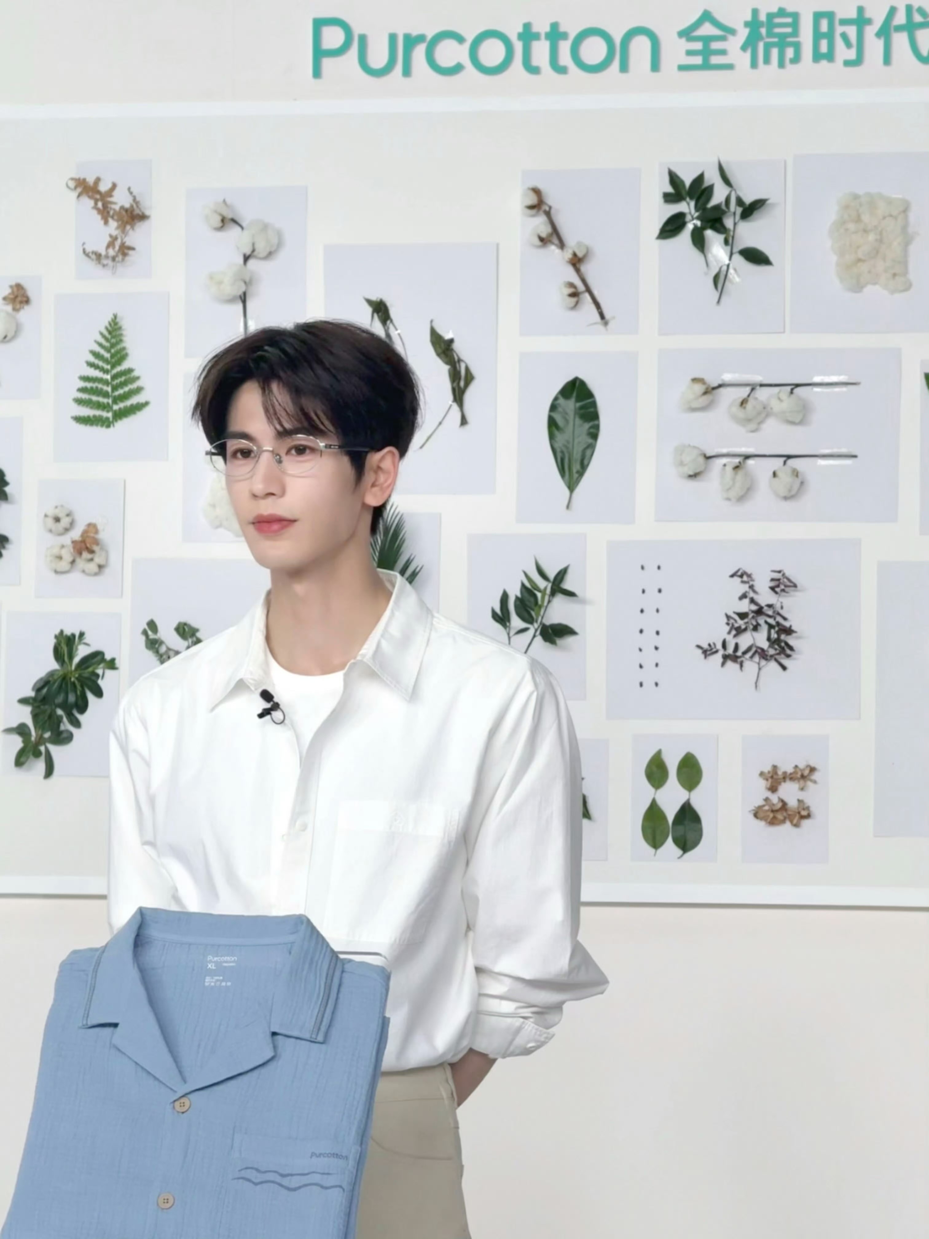 张凌赫品牌直播造型图，温柔优雅俊逸，梦回何苏叶了！