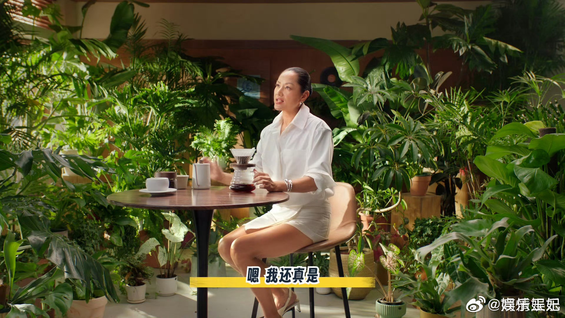 瞿颖 颈部艺人 看完瞿颖的采访直呼通透，不追流量不卷热度，松弛自在的生活状态，心