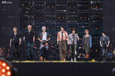 时代少年团唱演秀一眼千年 时代少年团网络视听盛典一眼千年舞台  时代少年团唱演秀