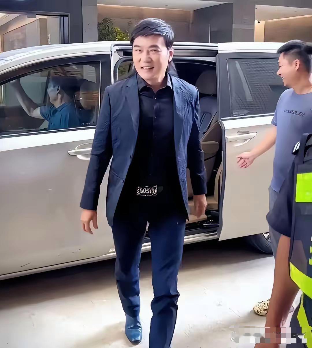 焦恩俊怎么变成这样了？我的小李飞刀啊，我的李寻欢啊，岁月真是一把杀猪刀啊 