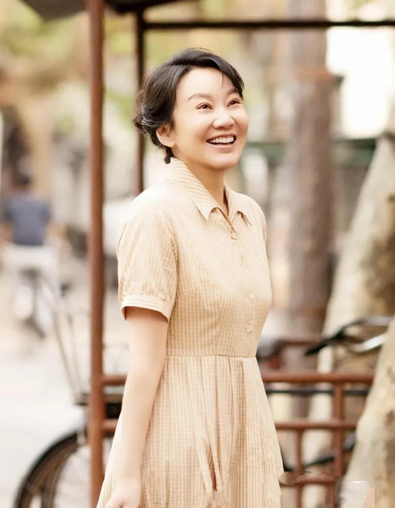 那口锅里，煮着多少人的半生？
黄玲把汤端上桌的时候，婆婆挥挥手，让她回厨房去。