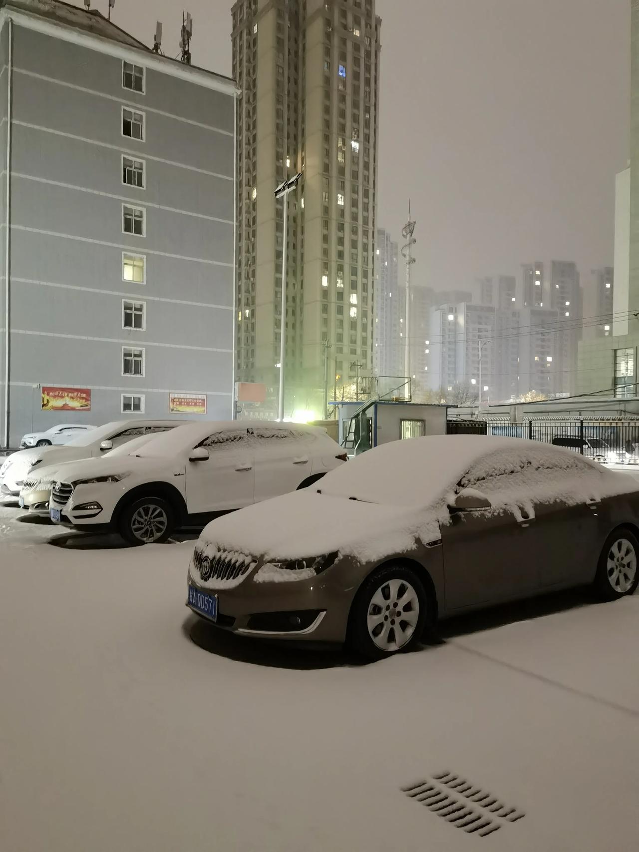 腊月二十三，小年雪🌨️连天，艺术馆里写春联，科技馆里送福字！！！所求如愿，所愿