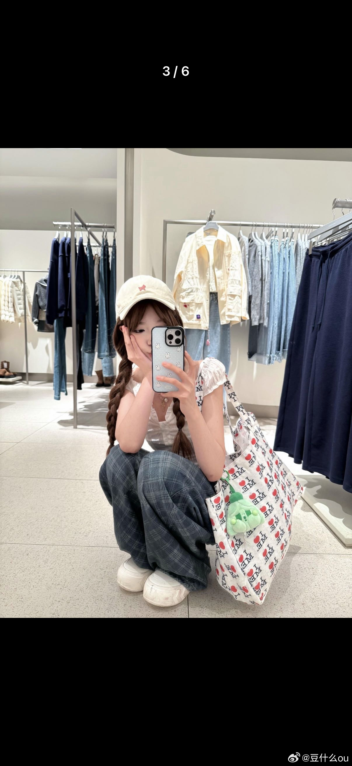 买了个这个包 不会呆太久 还挺好搭配衣服  就很方便了