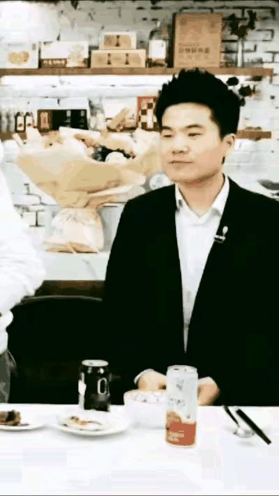人人都懂万事需要“忍耐”这个道理，董宇辉却做的最好![赞]
曾经的同事，沐浴着董