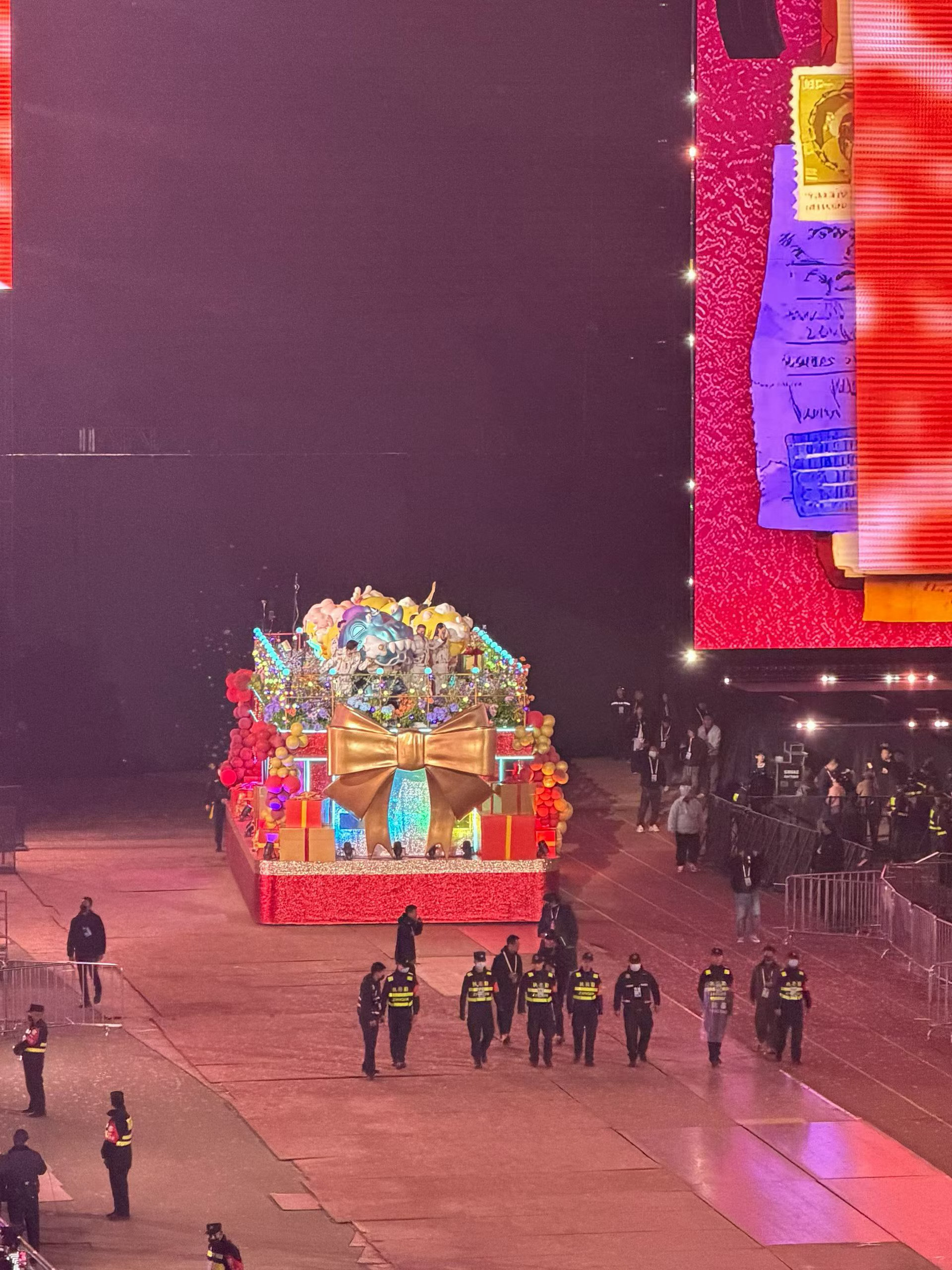 花车上只有大米爆没有老时