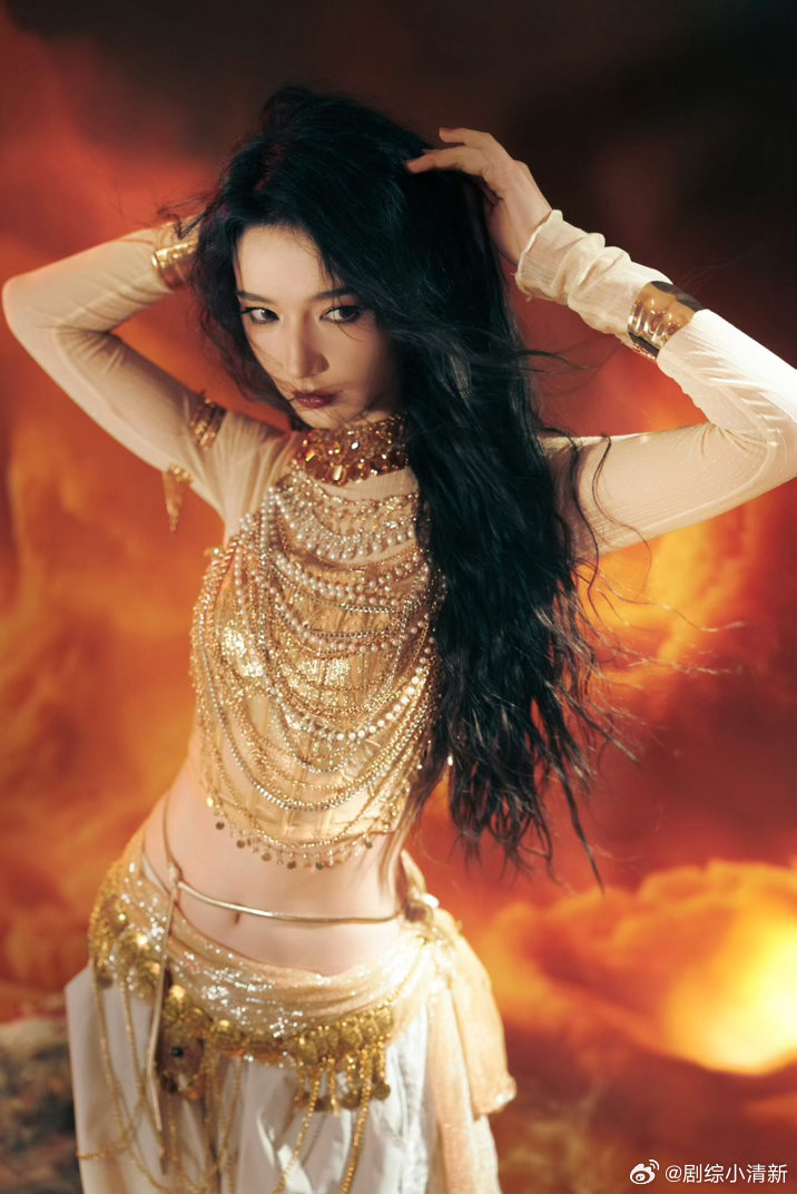 代斯你把马栏山当巴黎啊张月代斯御姐组合，妈呀，这个霍元甲舞台得多炸啊！张月队完颜