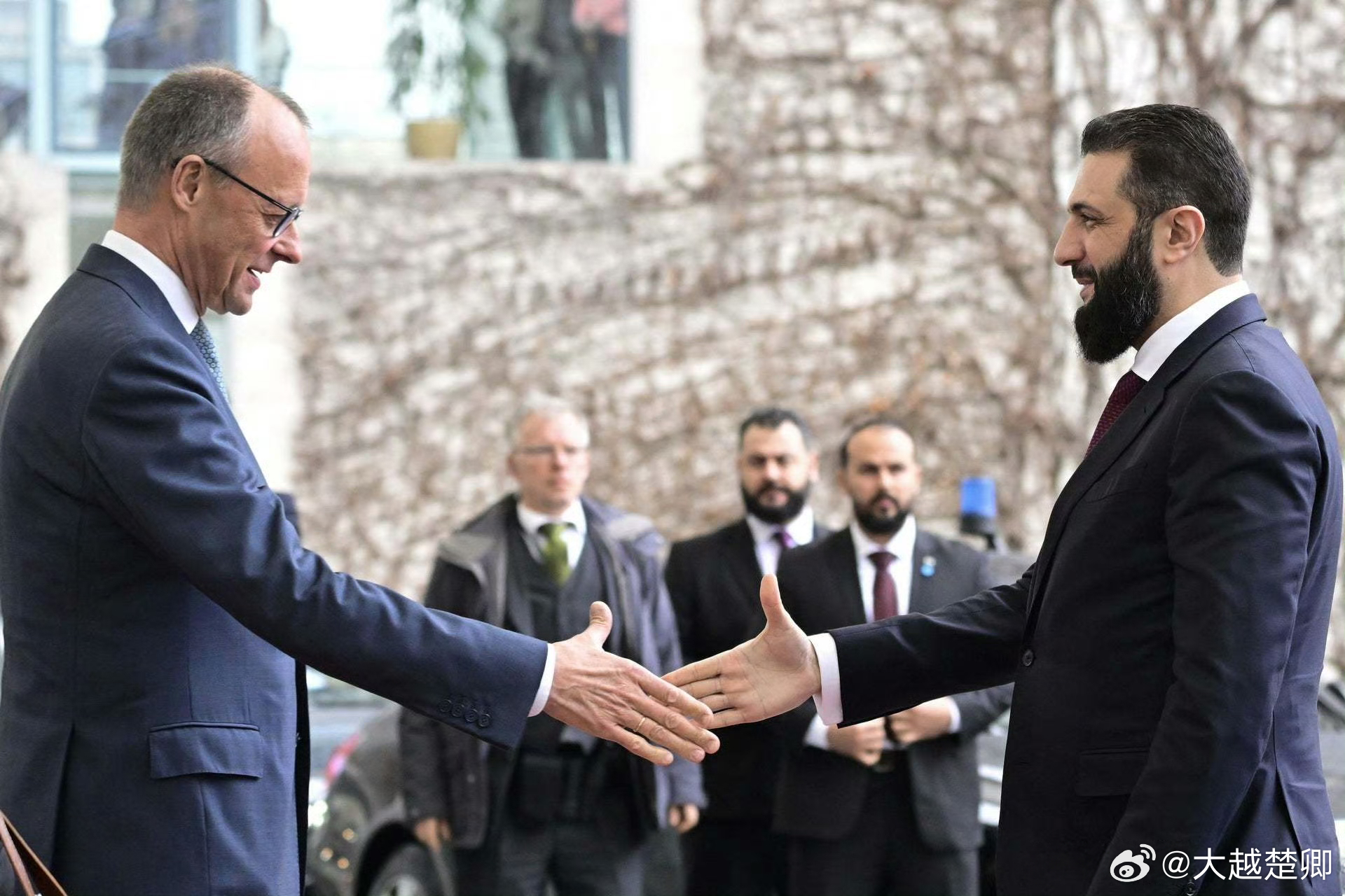 在朱拉尼来访之际，德国宣布将大规模遣返叙利亚难民，从事医生、司机等职业的已融入人