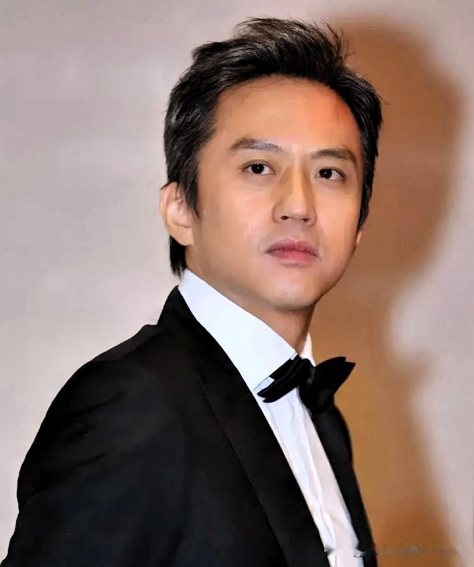 邓超这几天最开心的事，绝对是又能上春晚了！相比孙俪刚拿下的CMG总台视后，这才是