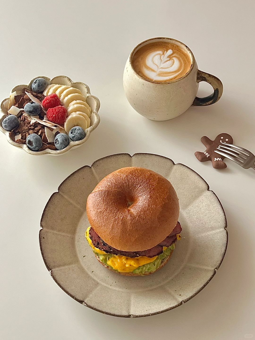 brunch｜牛油果🥑滑蛋牛肉贝果三明治🥯