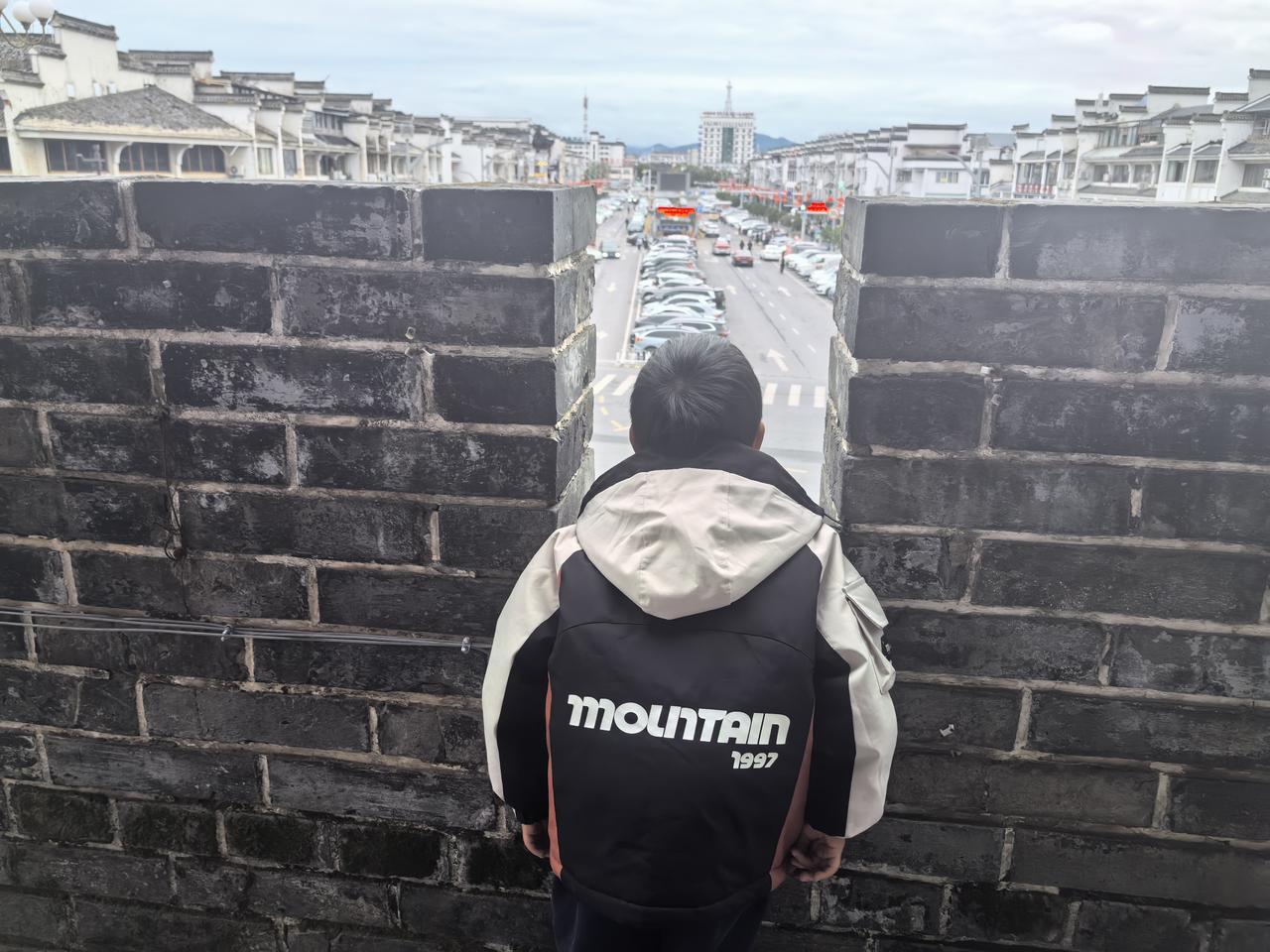 徽州古城看出去