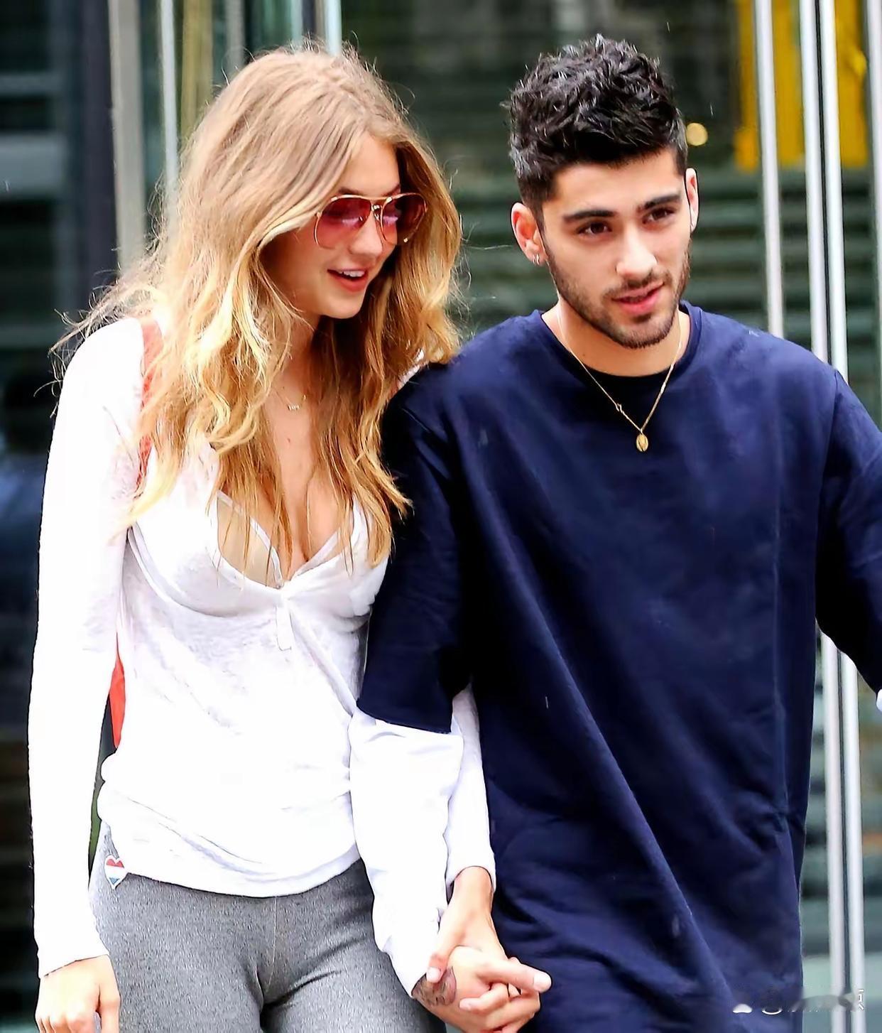 吉吉泽恩分手三年仍同框纽约公寓。上周凌晨两点吉吉拎行李箱出入泽恩住处，狗仔拍到二