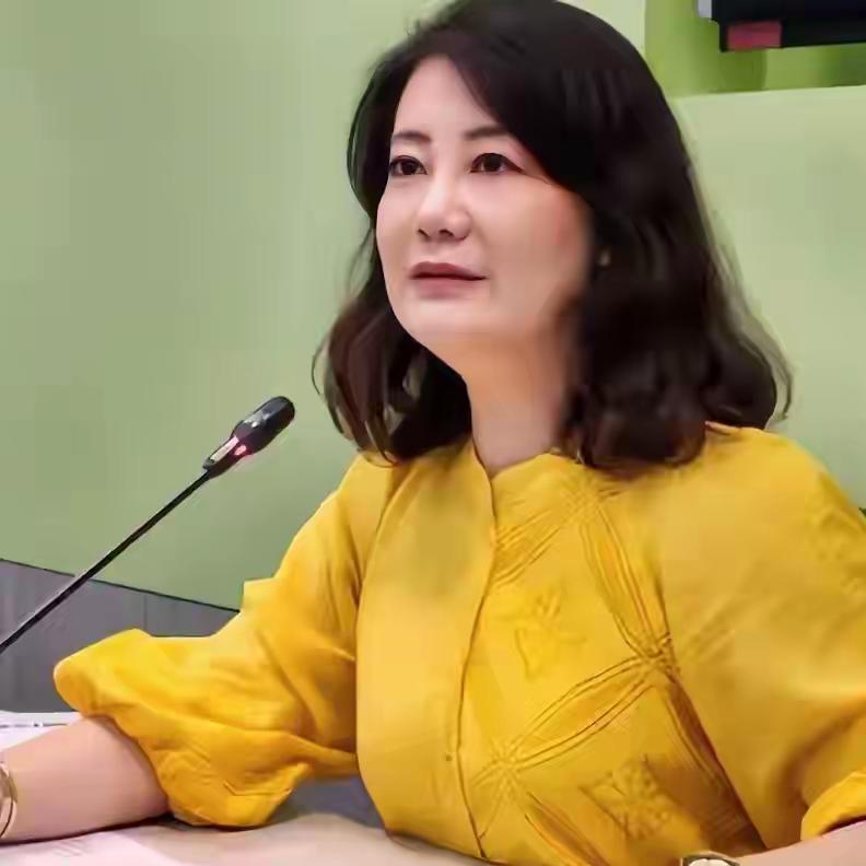 吴思瑶还是收敛收敛吧，再不要窜出来妖言惑众恬不知耻了！
这个靠鼓吹台独理念求生的