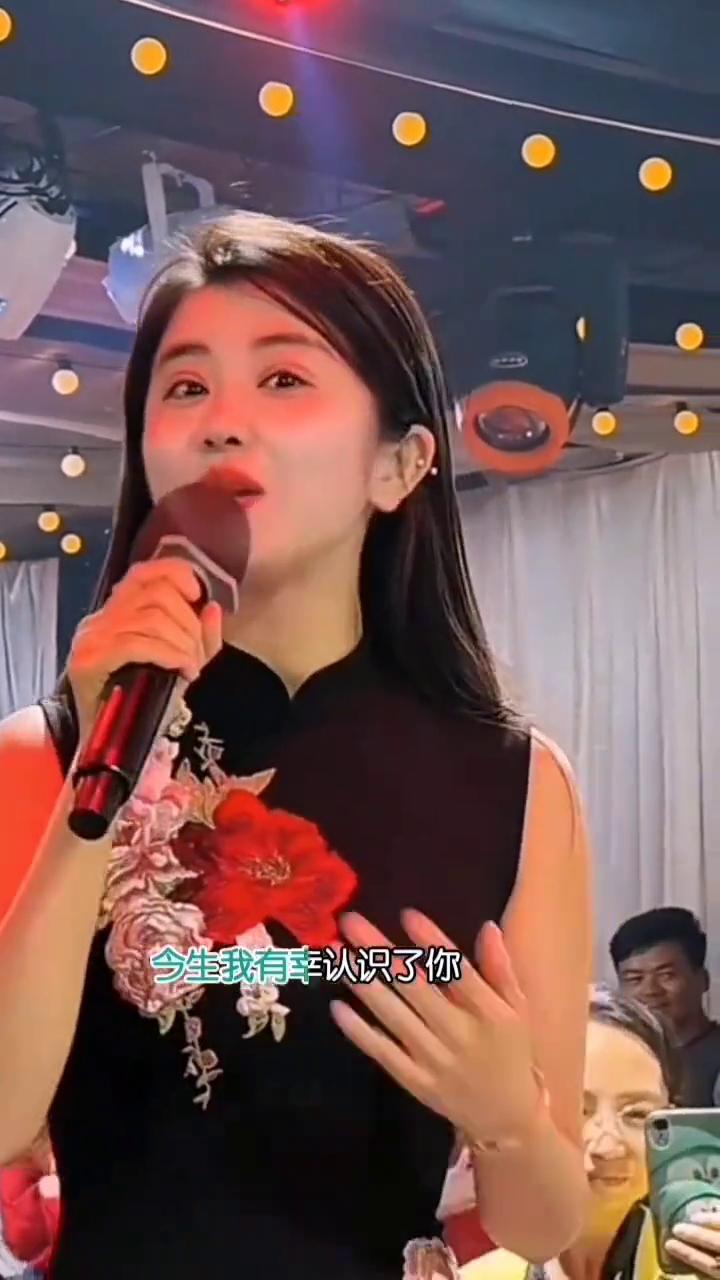 种盛开的花，我是水中的风，里永远伴随你。