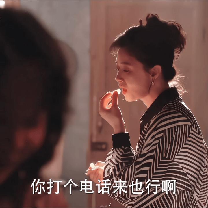 #宋莹回到小巷# 宋莹回来，黄玲肉眼可见的开心，一直给宋莹夹菜，好宠啊，想看她们