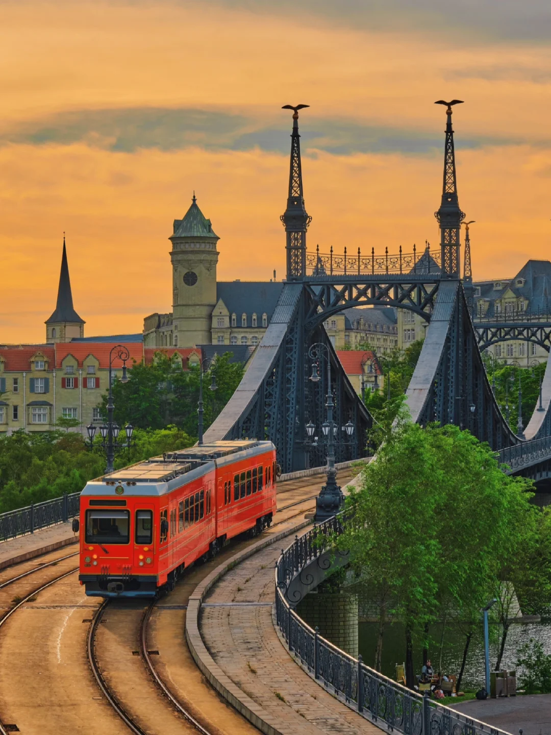 不是国外‼️东莞的欧式日落小火车把我美到了