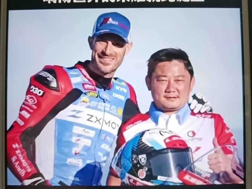 张雪爽剧里的另一位主角瓦伦丁，他是曾经被豪门抛弃的“赛场弃子” ，一个流浪半生熬