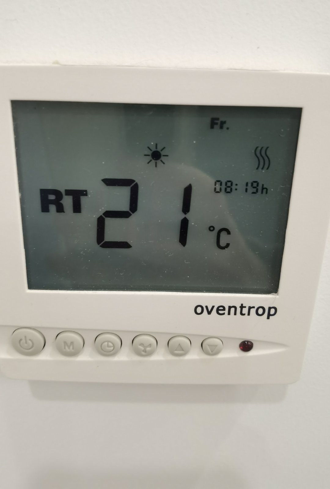 停暖后今天屋里只有21度了，室外8度，为什么给我的感觉屋里更冷呢