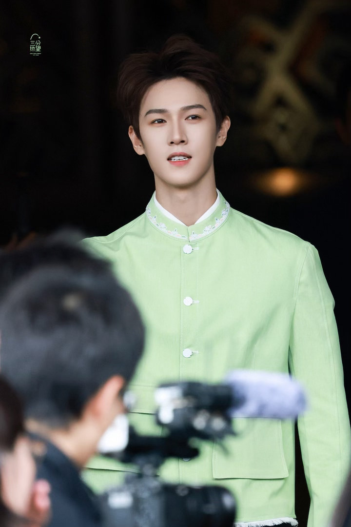 李昀锐奔跑吧谐音梗李昀锐今天吃饭都不用放盐了清朗少年自带高光，颜值就是天然甜度。