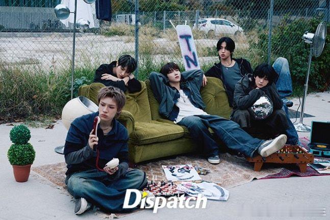 TNX第二张数字单曲《CALL ME BACK》MV拍摄现场公开。 