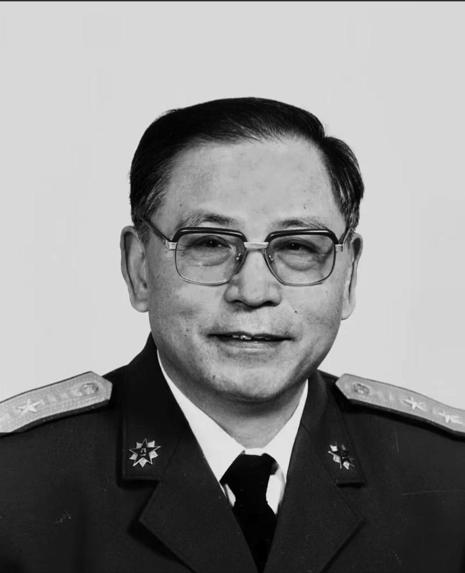 [中国赞]1950年，粟裕正在汇报工作，门突然被撞开。李克农冲进来，声音发颤：“