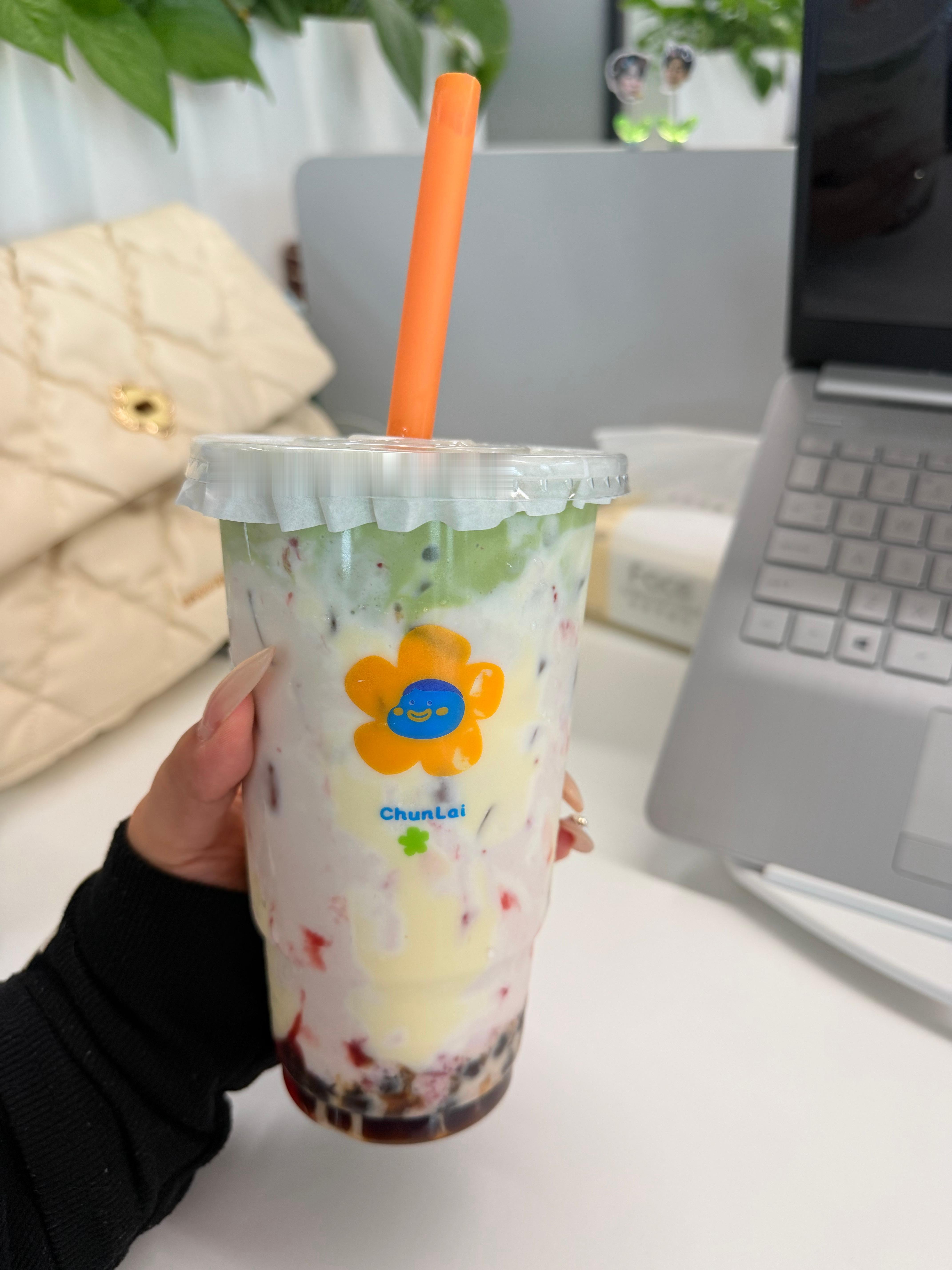 春莱感觉随便点一杯都好看好喝怡怡溜了几圈