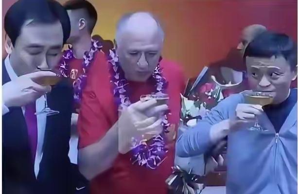 大多数“春凳”都有人脉关系的！

马云，他父亲是浙江曲艺协会主席，与“会计”是有