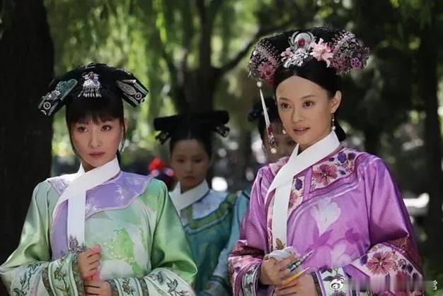 甄嬛为了帮安陵容获宠，把安陵容打扮的十分小清新，从这一点上就能看出来甄嬛是十分懂