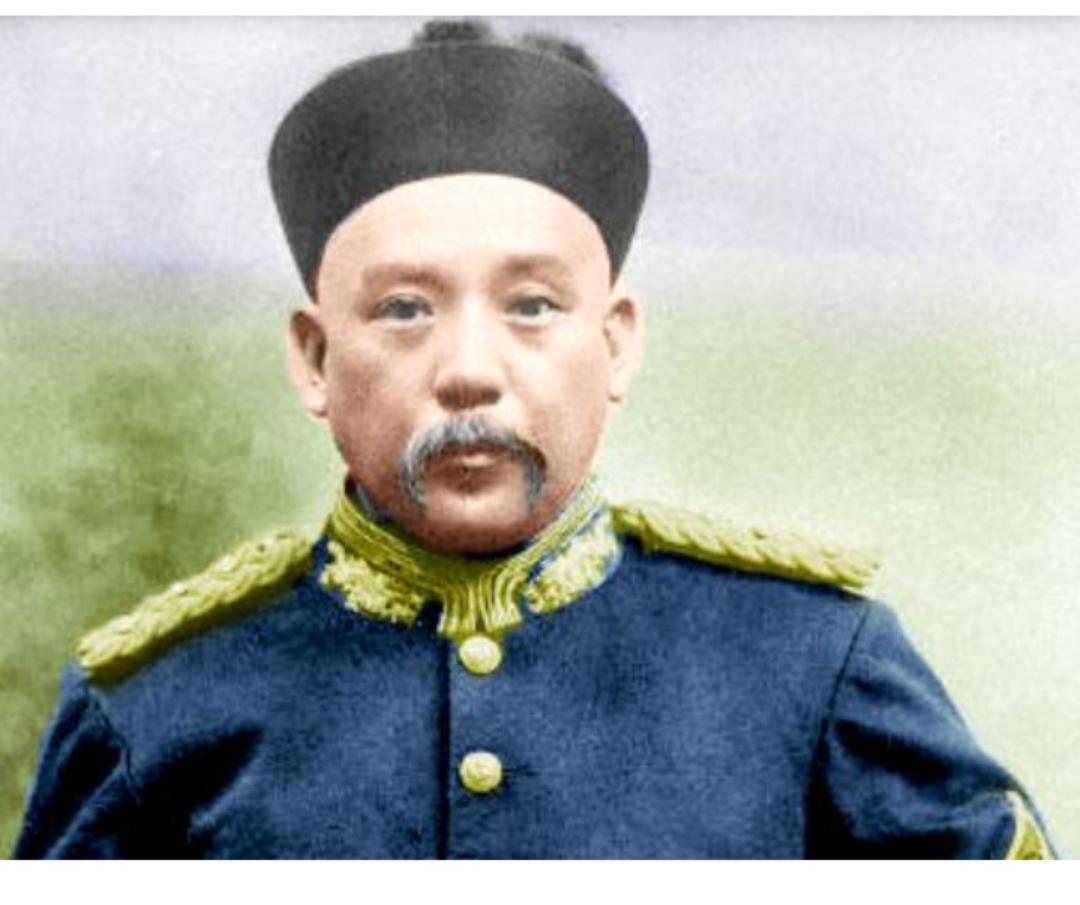 1882年7月，朝鲜首都汉城（今首尔）火光冲天。

数千名朝鲜士兵手持武器，冲进