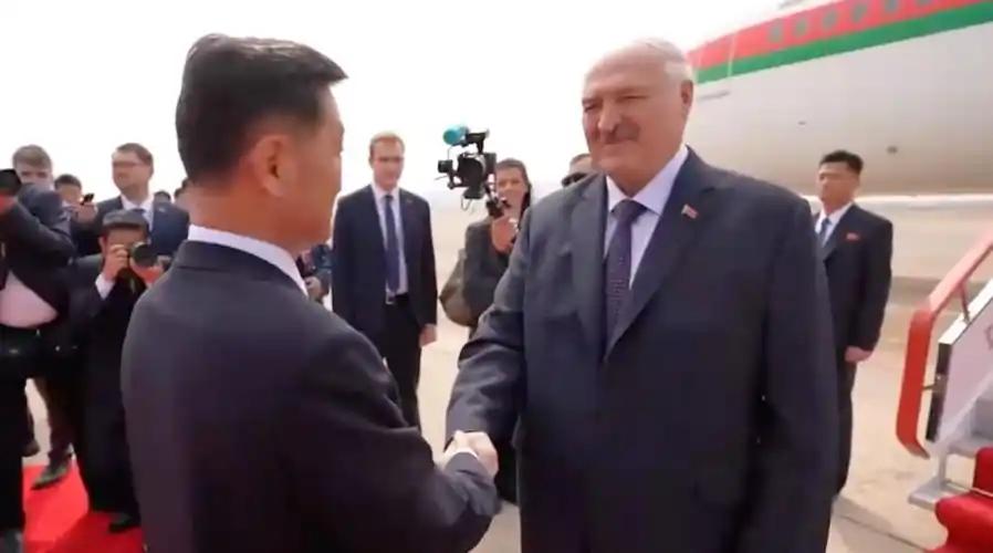 当白俄罗斯总统卢卡申科踏上平壤的土地时，外界最关心的，恐怕不是他与金正恩握手时的