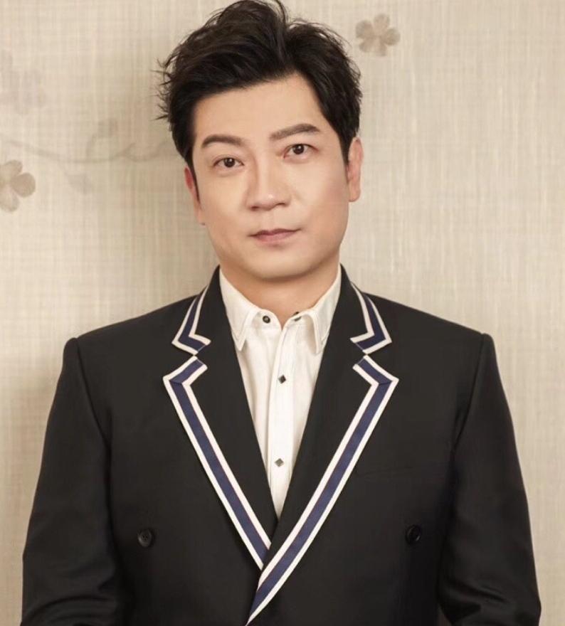 出道27年不温不火，51岁演男主爆红，他终于成了2026年新晋“叔圈顶流”！娱乐