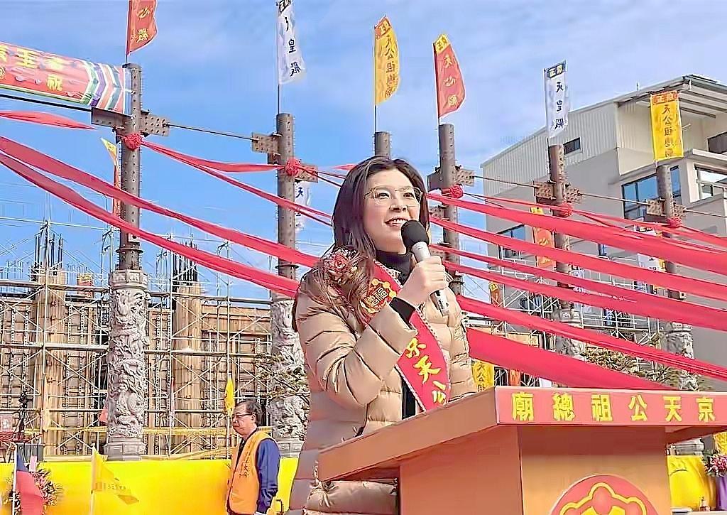 郑丽文联韩卢强势破局 蓝营止内耗稳选情 团结抗绿成唯一出路
 
郑丽文、韩国瑜、