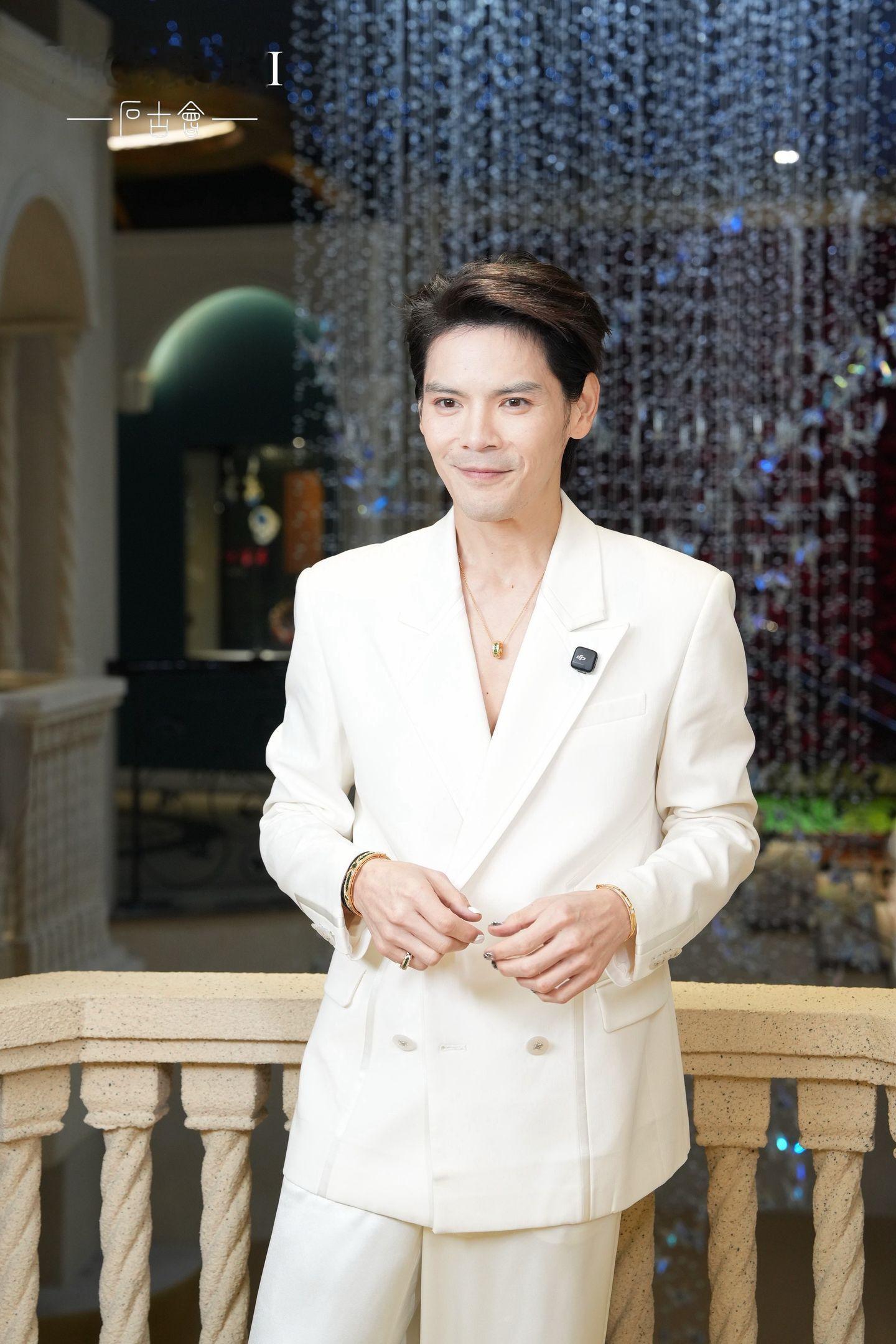 向佐很着急为您服务自从看了向佐那个采访以后，对他的好感度直线上升，我现在都开始主