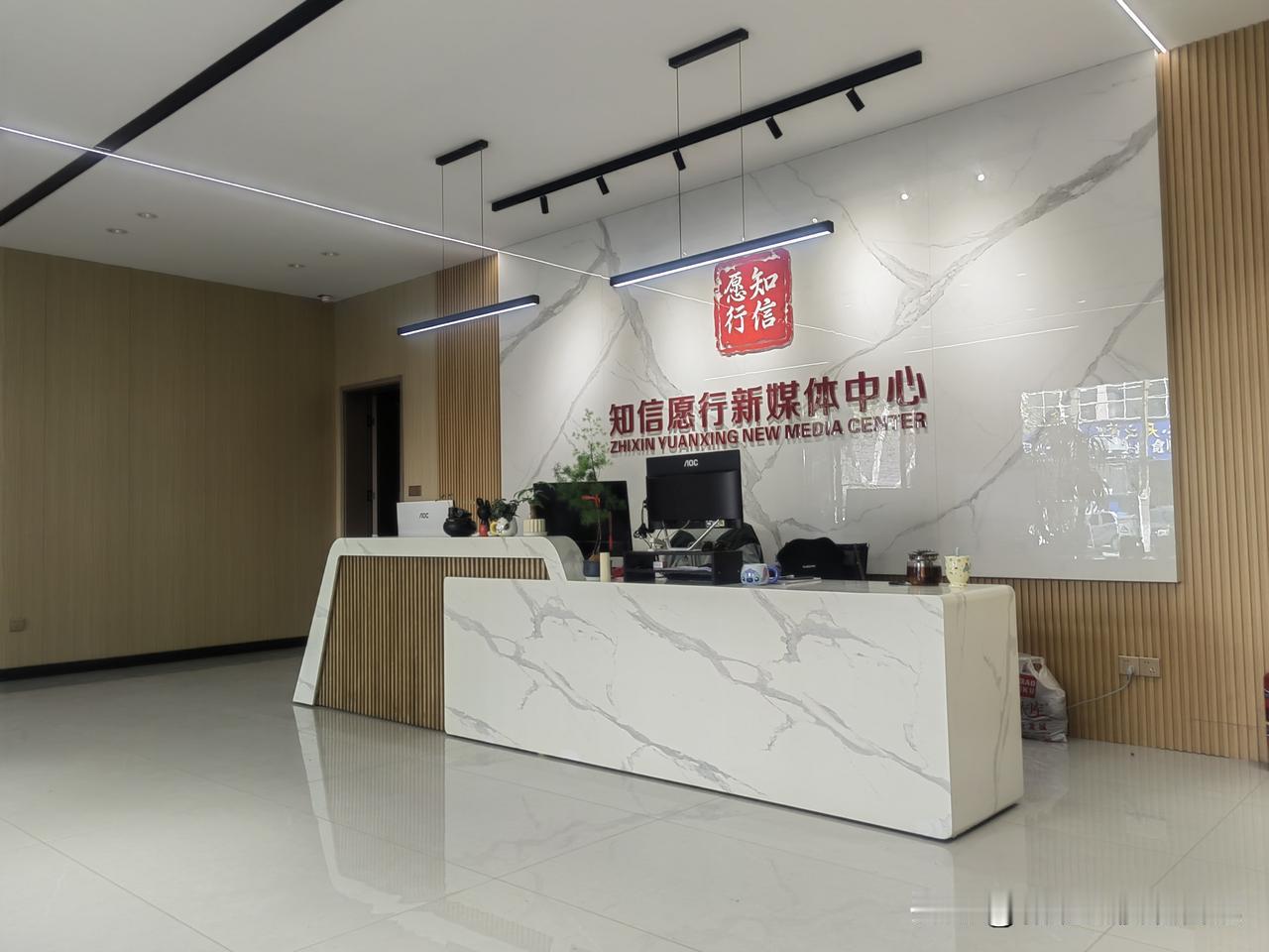 人到中年最大的毛病就是自以为是
朋友只有初中文凭，在北京创业20多年，从背包客到