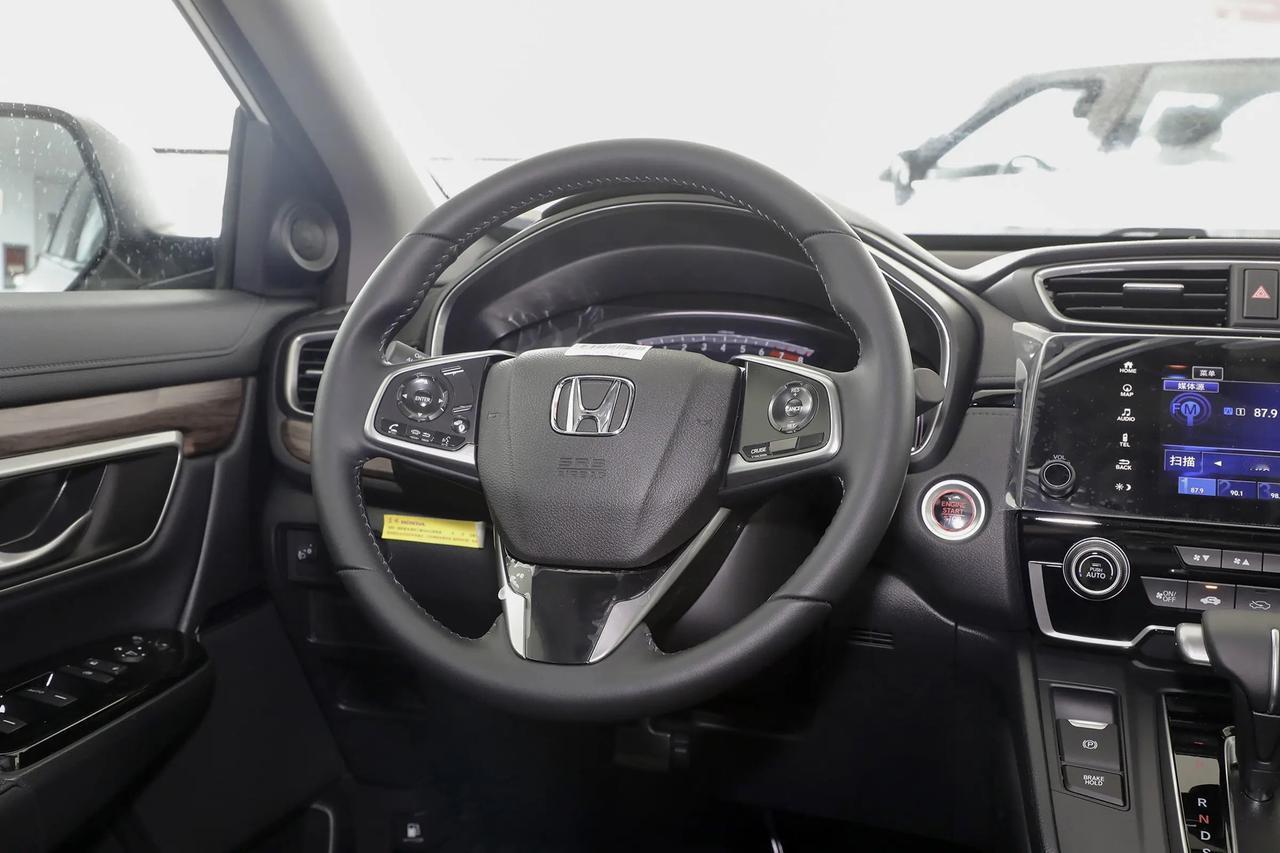 19款CRV风尚版的配置放现在不算高，但定速巡航和方向盘语音拨号，是我越用越香的