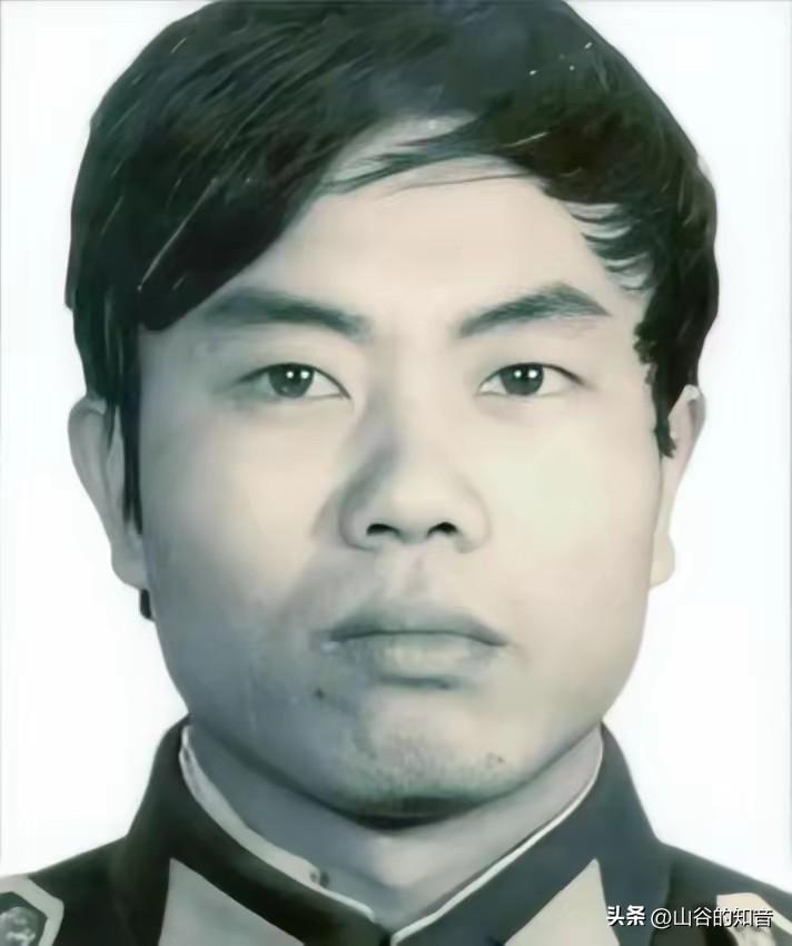 我和妻子是二婚。今天中午，妻子的儿子打来电话，说他爸爸死了。妻子马上问我她该咋办