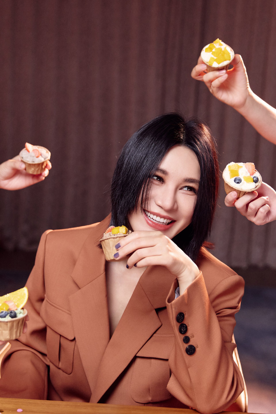 不知道她接下来有位置准备演唱会的计划😂有些想去她的现场听她唱歌🎤 