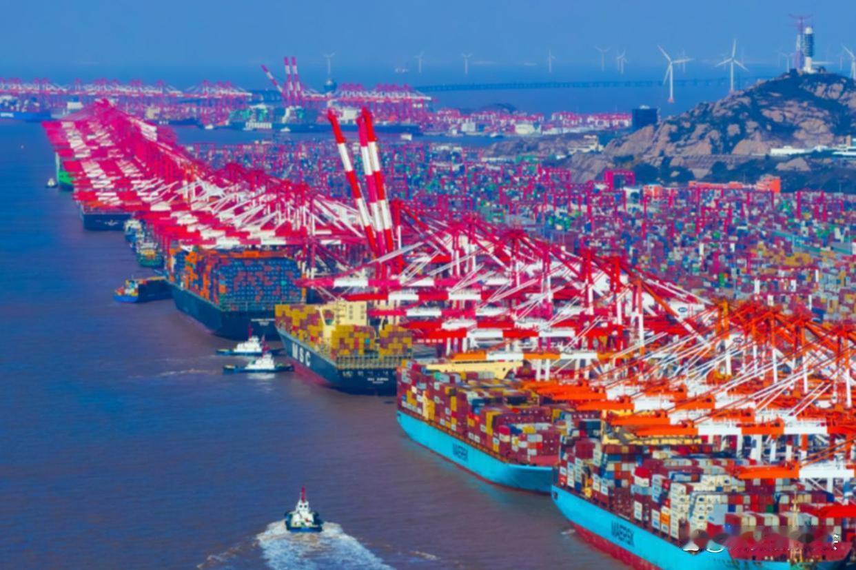 1月9日，据央视早间新闻报道，从上海港运集团获悉，2025年上海港集装箱吞吐量突