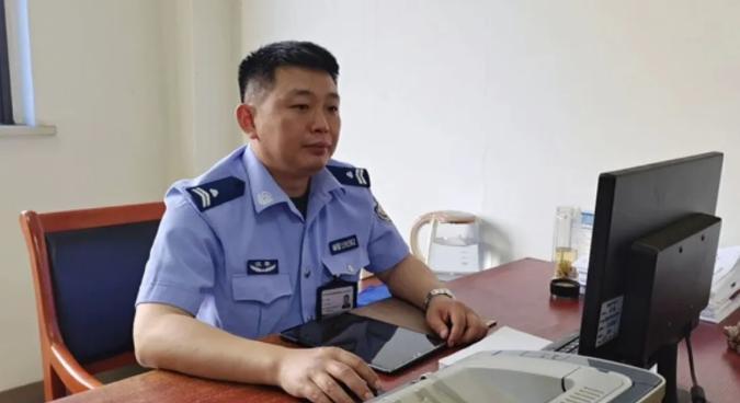 脱下军装不改冲锋底色，辅警蒋鑫十四年奔波追凶路
 
蒋鑫是常州市公安局高新区分局