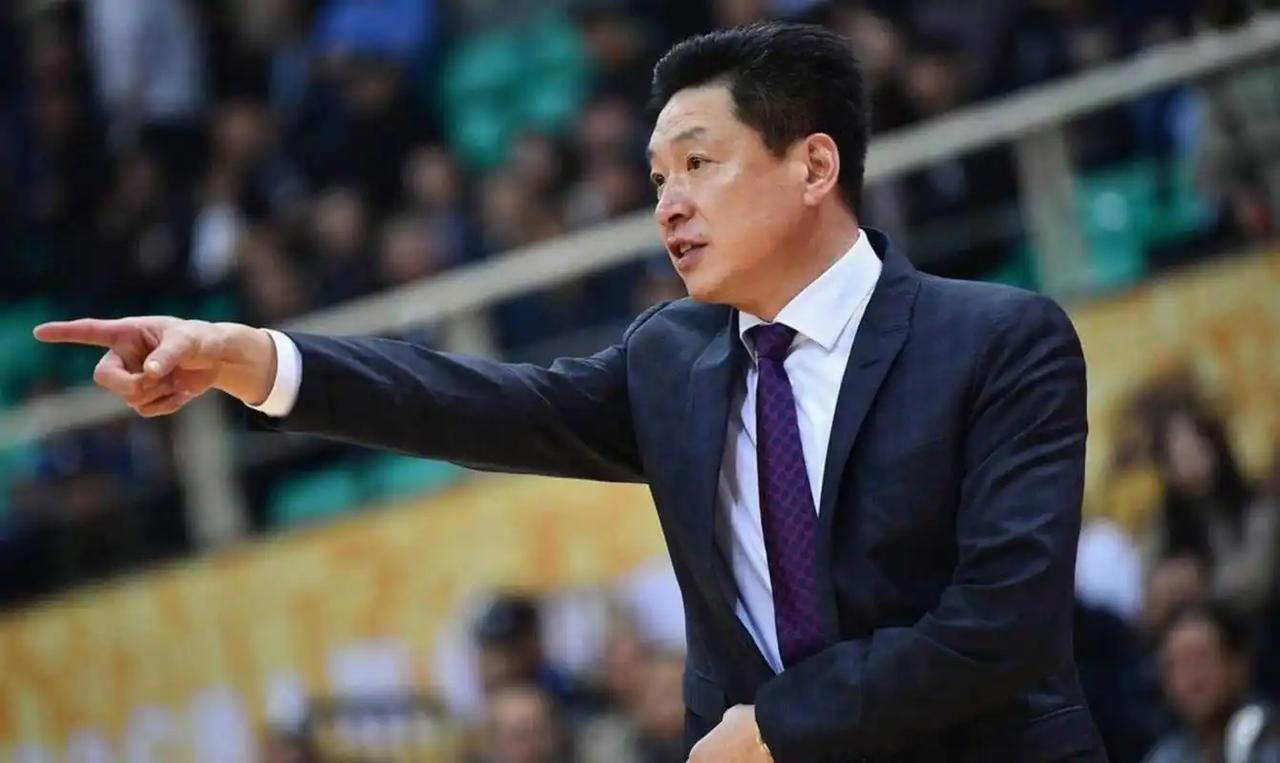 广东的下一个易建联，还得李春江来。  
 
这个名字，不只是老广东球迷心中的记忆